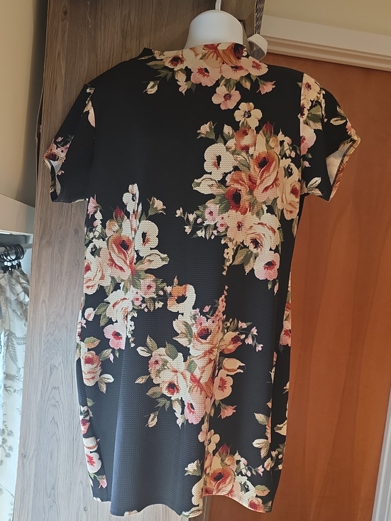 Gltz Dresses & Skirts - 🌸"GLITZ" Pullover  Stretch Short Sleeve Black Floral Midi Dress 2x